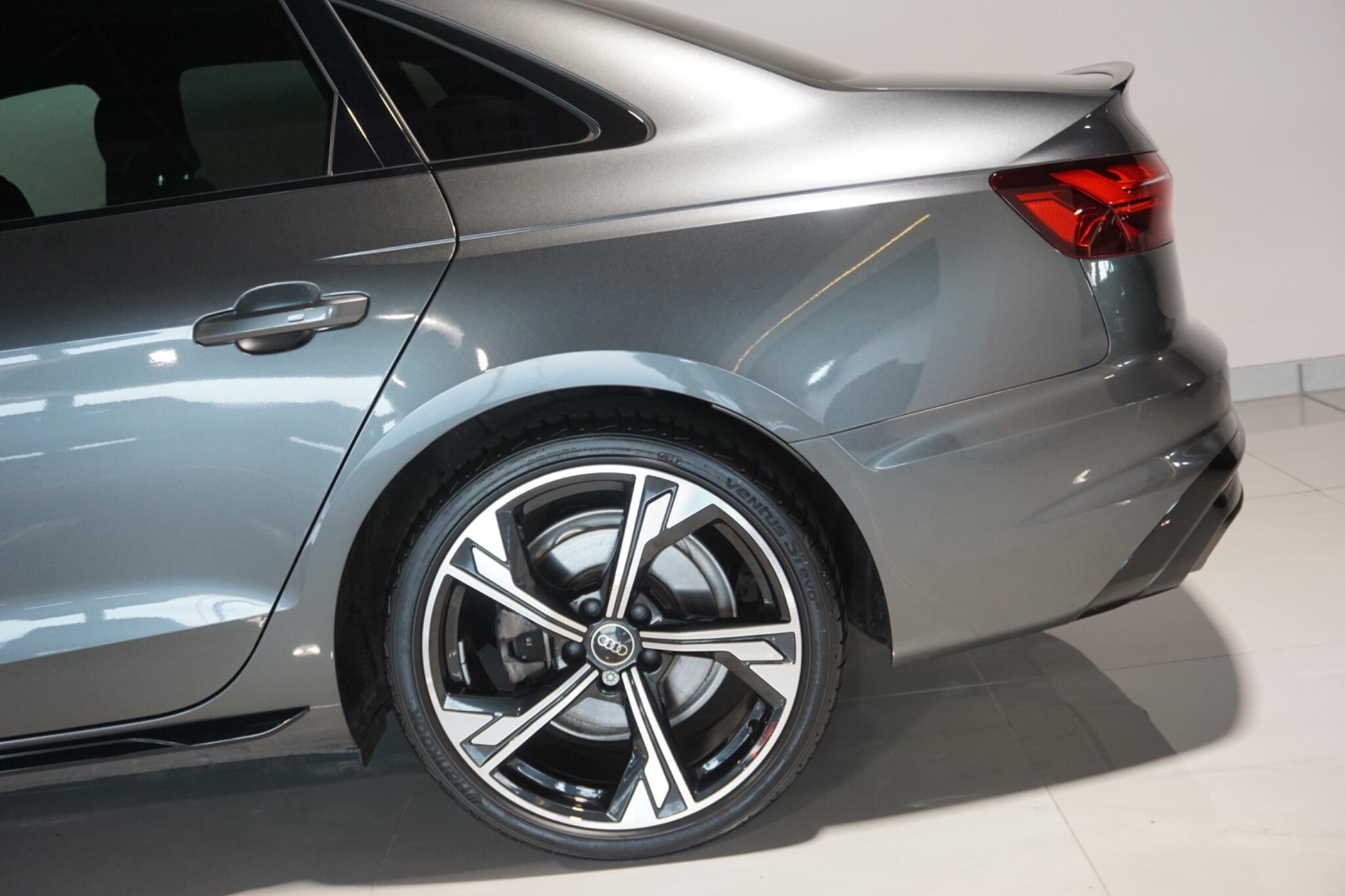 Audi A4 2.0 TDI 40 Black Edition Saloon 4dr Diesel S Tronic quattro Euro 6 (s/s) (204 ps)